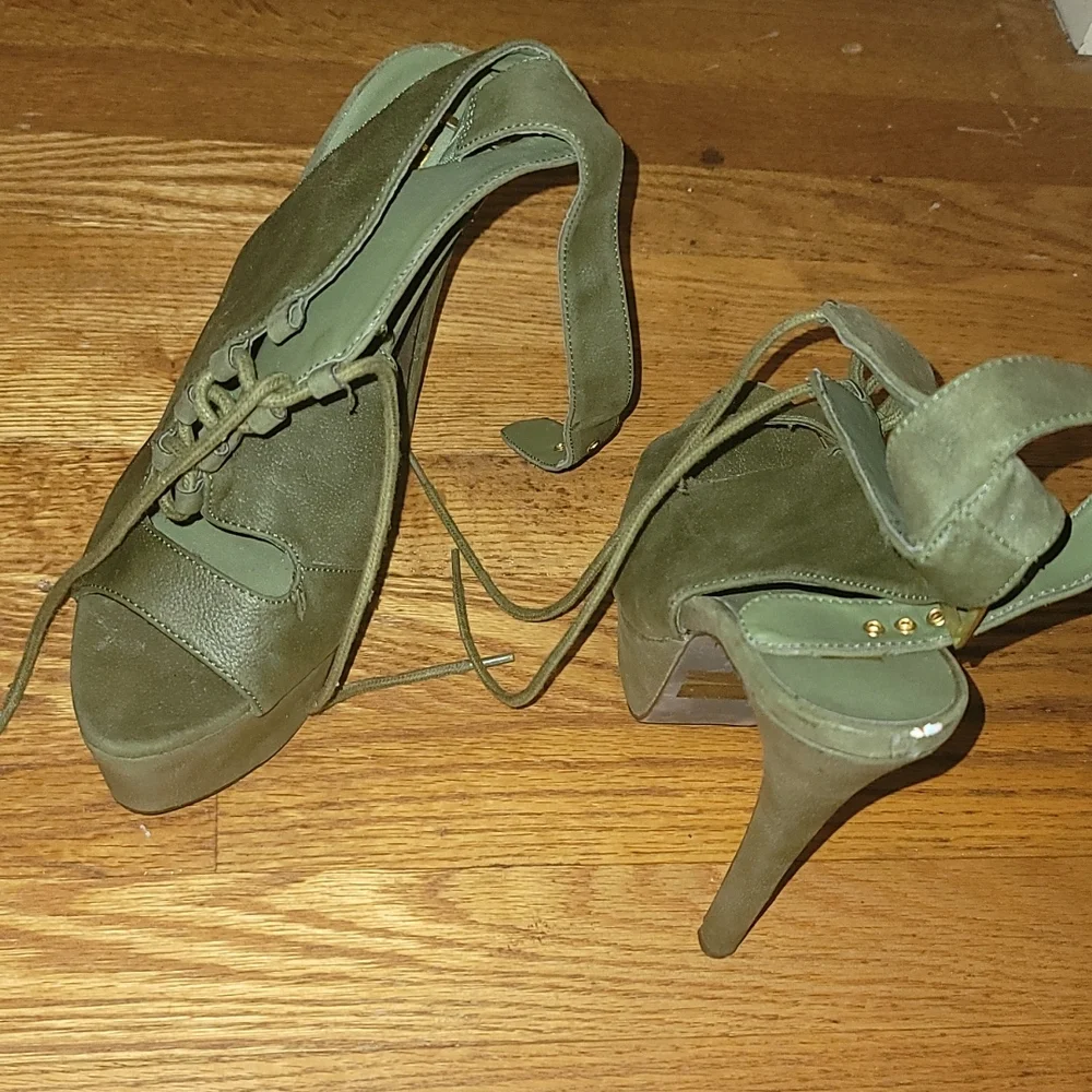 Sandals - Picture 2 of 3